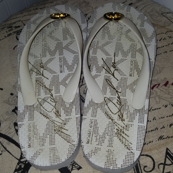 Michael Kors flip flops - Picture 2 of 3